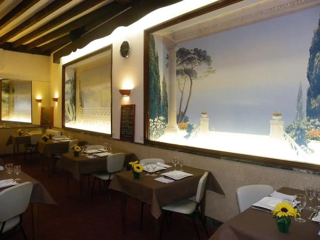 Hotel Moderne Vichy 2*,